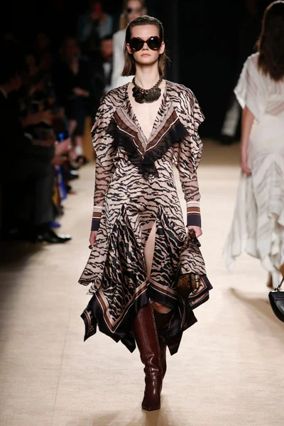 Look 15